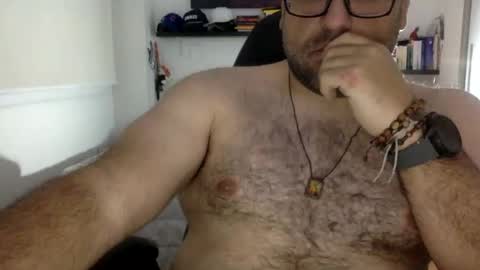 Snapshot of mbotve chatting on November 4, 4:44 am VzlaMan online show from November 4, 4:44 am