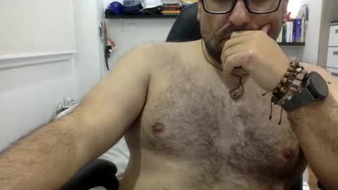 Snapshot of mbotve chatting on November 5, 3:28 am VzlaMan online show from November 5, 3:28 am