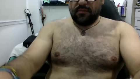 Snapshot of mbotve chatting on November 13, 5:17 am VzlaMan online show from November 13, 5:17 am