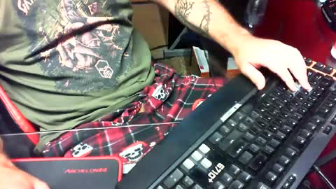 Snapshot of mcbethtime chatting on July 24, 11:25 pm mcbethtime online show from July 24, 11:25 pm