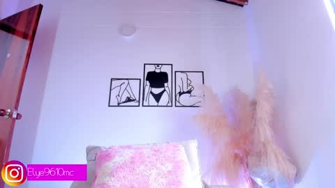 Ellie online show from April 8, 8:20 pm