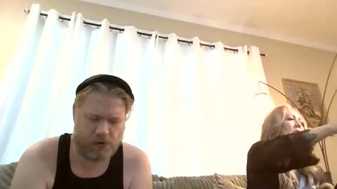 Snapshot of me2283 chatting on May 20, 1:39 pm me2283 online show from May 20, 1:39 pm