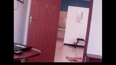 Snapshot of me_hai12 chatting on December 4, 1:36 am me_hai12 online show from December 4, 1:36 am