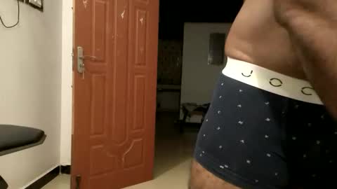 me_hai12 online show from November 28, 12:30 pm