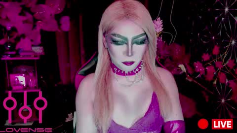 THE QUEEN ALPHA   Queen Medusa Prey online show from February 3, 9:25 am