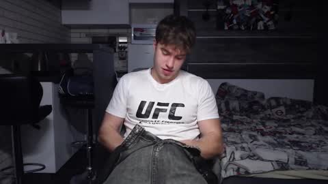 Max online show from December 17, 7:59 pm