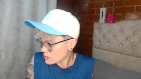 Megan and sophi online show from July 18, 7:01 am