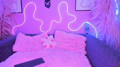 Snapshot of megan_moore__ chatting on December 5, 12:44 pm online show from December 5, 12:44 pm