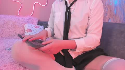 Snapshot of megan_moore__ chatting on December 12, 4:32 pm online show from December 12, 4:32 pm