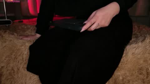     online show from December 4, 12:14 pm