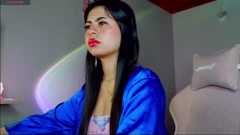Snapshot of megan_queen_777 chatting on June 13, 9:29 am megan_queen_777 online show from June 13, 9:29 am