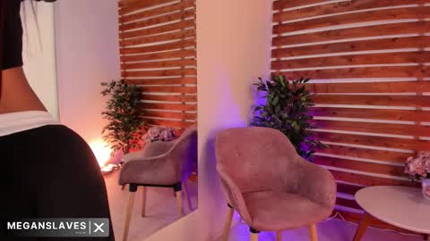 Snapshot of megan_raiin chatting on March 19, 8:40 am megan_raiin online show from March 19, 8:40 am