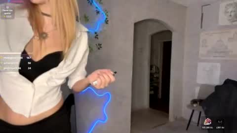 Snapshot of megan_s1x chatting on June 12, 10:47 am Megan online show from June 12, 10:47 am
