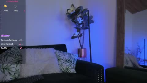 megan_shyne online show from April 17, 6:16 am