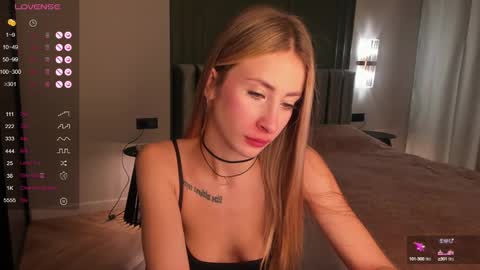 Snapshot of megan_ssstacy chatting on December 17, 1:07 am Stacy UTC 700   0800am-0200pm  online show from December 17, 1:07 am