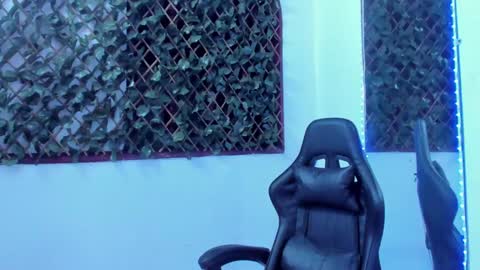Snapshot of megan_whitte_01 chatting on January 12, 11:15 pm megan white 01  online show from January 12, 11:15 pm