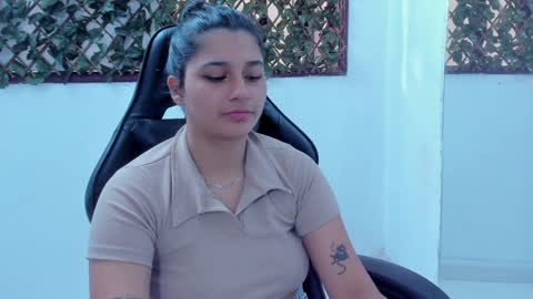 Snapshot of megan_whitte_01 chatting on January 14, 1:28 pm megan white 01  online show from January 14, 1:28 pm