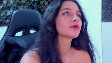 Snapshot of megan_whitte_01 chatting on January 18, 2:58 am megan white 01  online show from January 18, 2:58 am