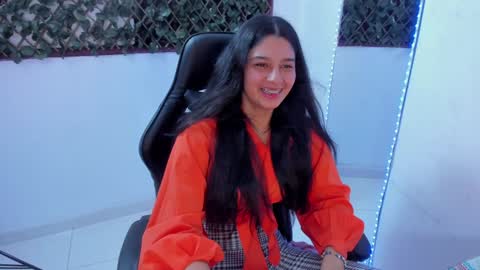 Snapshot of megan_whitte_01 chatting on January 28, 5:32 am megan white 01  online show from January 28, 5:32 am
