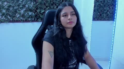 Snapshot of megan_whitte_01 chatting on January 30, 7:39 am megan white 01  online show from January 30, 7:39 am