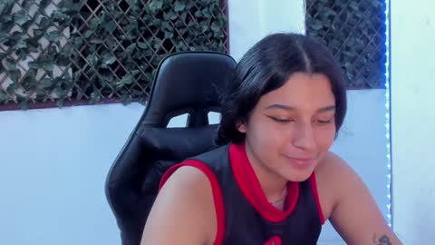 Snapshot of megan_whitte_01 chatting on February 4, 5:21 am megan white 01  online show from February 4, 5:21 am
