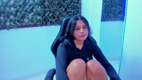 Snapshot of megan_whitte_01 chatting on February 25, 8:36 am megan white 01  online show from February 25, 8:36 am