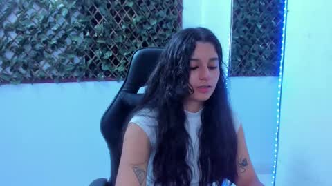 Snapshot of megan_whitte_01 chatting on February 27, 4:20 am megan white 01  online show from February 27, 4:20 am