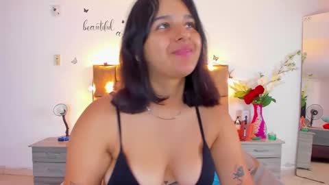 Snapshot of megan_whitte_01 chatting on September 24, 7:39 pm megan white 01  online show from September 24, 7:39 pm