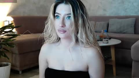 Snapshot of meganblazex chatting on May 14, 7:31 pm Megan online show from May 14, 7:31 pm