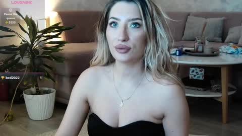 Snapshot of meganblazex chatting on May 18, 6:58 pm Megan online show from May 18, 6:58 pm