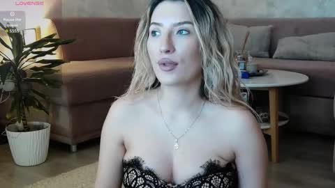 Snapshot of meganblazex chatting on May 19, 6:47 pm Megan online show from May 19, 6:47 pm