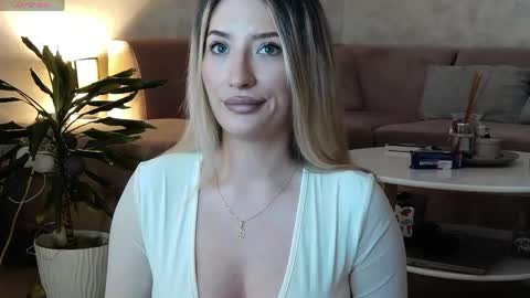Snapshot of meganblazex chatting on May 20, 7:09 pm Megan online show from May 20, 7:09 pm