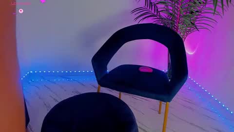 megancarlott_ online show from March 10, 9:25 am