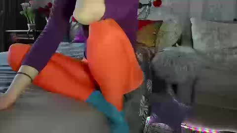 Snapshot of meganfox3325 chatting on March 5, 8:32 am Nicki--------- Welcome to my Room online show from March 5, 8:32 am