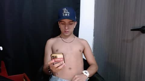 Snapshot of meganfoxvip chatting on April 8, 12:32 am Megan online show from April 8, 12:32 am