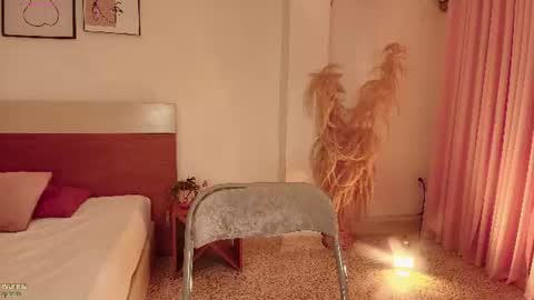 Snapshot of meganlux_1 chatting on June 17, 8:10 pm - 29p online show from June 17, 8:10 pm