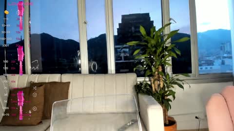 Snapshot of megann__sweet chatting on January 21, 11:03 am Mara online show from January 21, 11:03 am