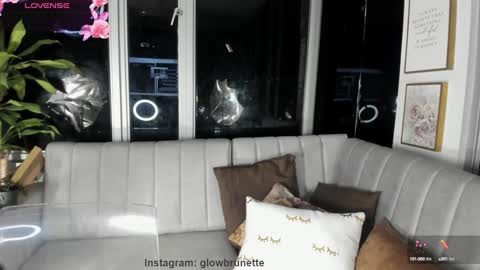 Snapshot of megann__sweet chatting on February 5, 10:41 am Mara online show from February 5, 10:41 am