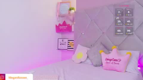 Snapshot of meganrosse__ chatting on July 2, 1:39 pm Megan online show from July 2, 1:39 pm