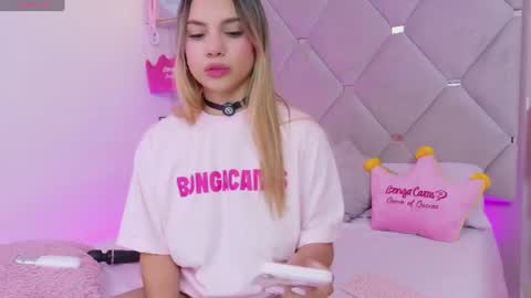 Snapshot of meganrosse__ chatting on July 3, 6:58 pm Megan online show from July 3, 6:58 pm