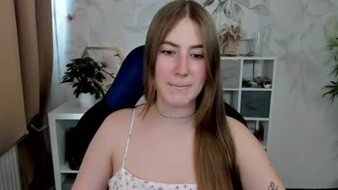 Snapshot of meganx_candy chatting on June 24, 12:26 pm Megan online show from June 24, 12:26 pm