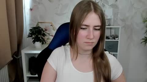 Snapshot of meganx_candy chatting on June 25, 12:31 pm Megan online show from June 25, 12:31 pm