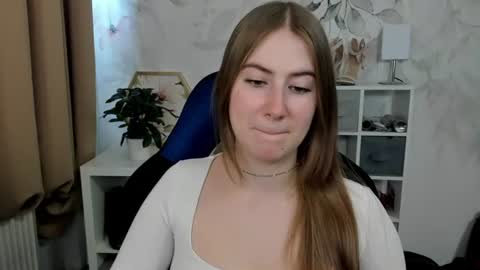 Snapshot of meganx_candy chatting on July 8, 8:52 am Megan online show from July 8, 8:52 am