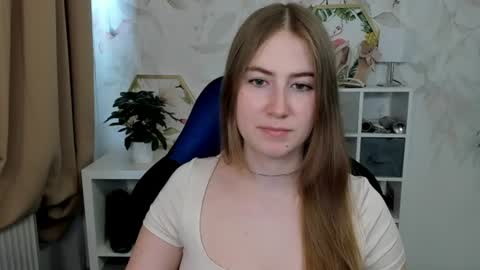 Snapshot of meganx_candy chatting on July 13, 11:24 am Megan online show from July 13, 11:24 am