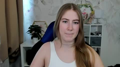 Snapshot of meganx_candy chatting on July 16, 10:10 am Megan online show from July 16, 10:10 am