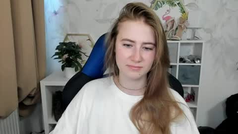 Snapshot of meganx_candy chatting on July 17, 5:36 am Megan online show from July 17, 5:36 am