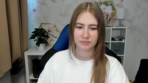 Snapshot of meganx_candy chatting on July 30, 5:50 am Megan online show from July 30, 5:50 am