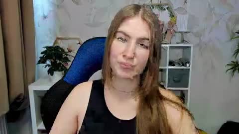 Snapshot of meganx_candy chatting on August 5, 7:11 am Megan online show from August 5, 7:11 am