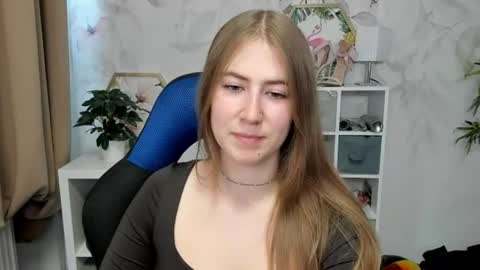 Snapshot of meganx_candy chatting on August 6, 5:53 am Megan online show from August 6, 5:53 am
