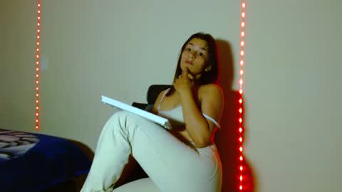 meganxox25 online show from April 14, 1:33 am